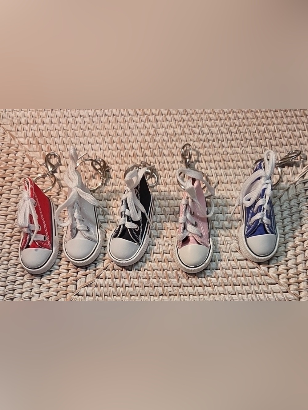 💰 Set of 5 Hightop Canvas Keychains